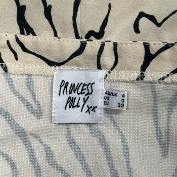 Princess Polly size 0 Utopia black and crème colored romper in great condition! - Picture 9 of 9